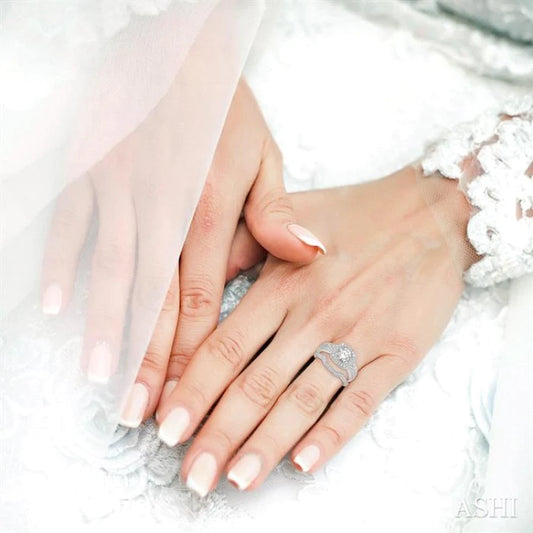 How To Choose An Engagement Ring To Suit Her Hand