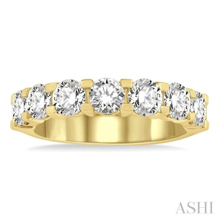 1 1/2 ctw 7 Stone Round Cut Diamond Wedding Band in 14K Yellow Gold