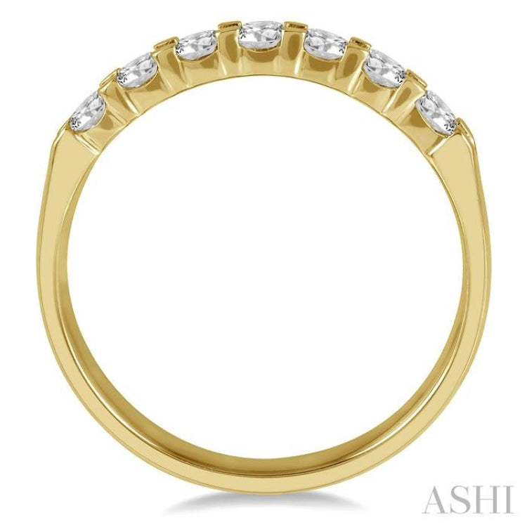 3/4 Ctw 7 Stone Round Cut Diamond Wedding Band in 14K Yellow Gold