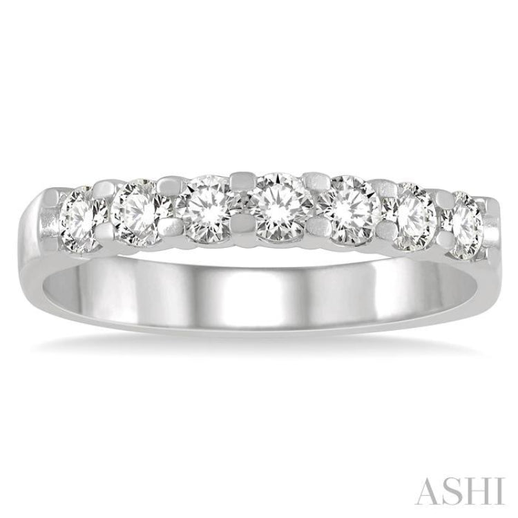 1/2 ctw 7 Stone Round Cut Diamond Wedding Band in Platinum