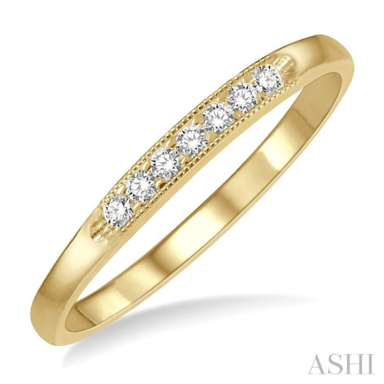 1/10 ctw 7 Stone Round Cut Diamond Wedding Band in 14K Yellow Gold