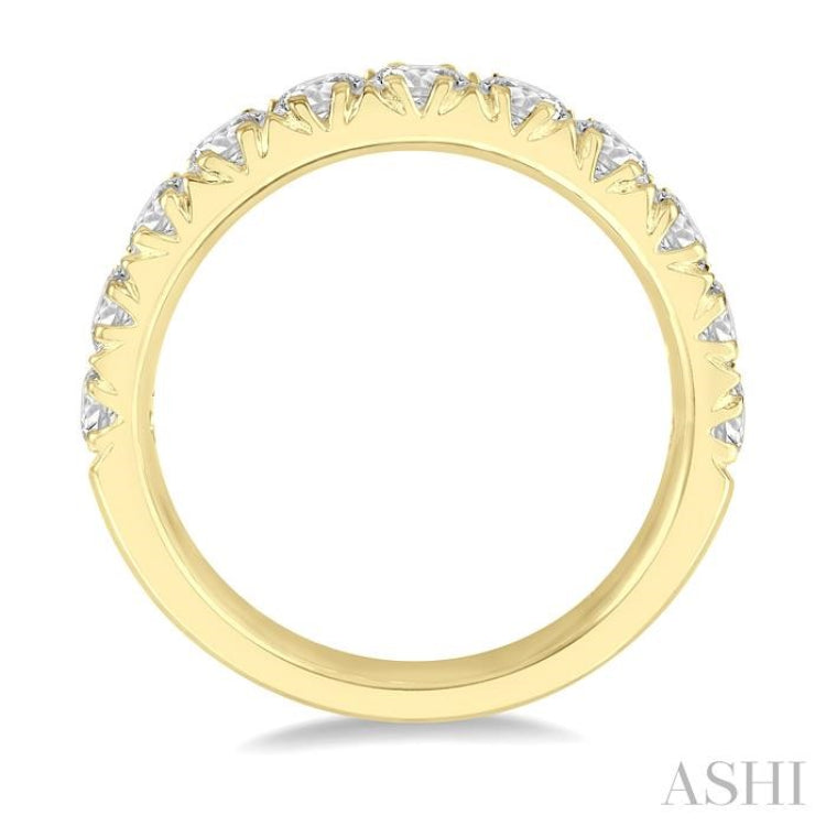 1 1/2 ctw 11 Stone Round Cut Diamond Wedding Band in 14K Yellow Gold
