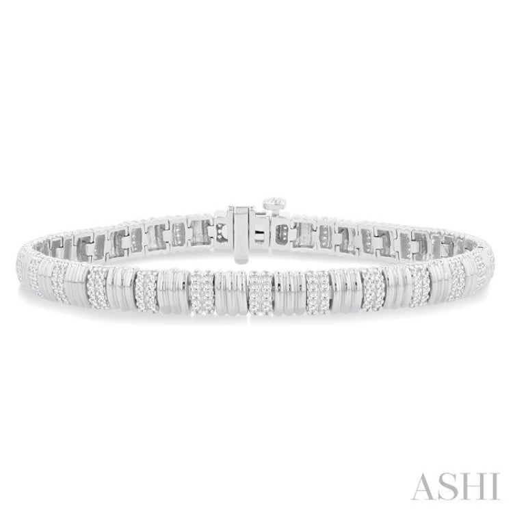 3/4 ctw Ribbed Round Cut Diamond Fashion Bracelet in 14K White Gold