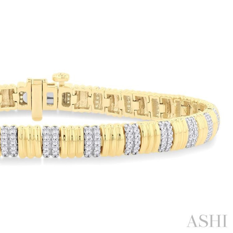3/4 ctw Ribbed Round Cut Diamond Fashion Bracelet in 14K Yellow Gold