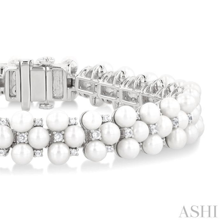 4 MM Interlocked Clover Cultured Pearl and 1 ctw Round Cut Diamond Fashion Bracelet in 14K White Gold