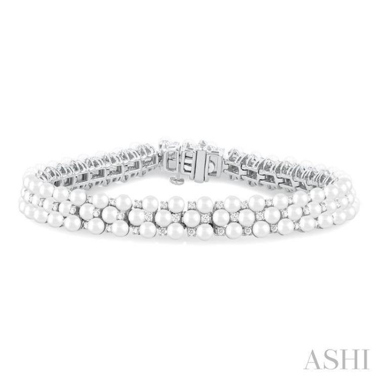 3 MM Interlocked Clover Cultured Pearl and 1 ctw Round Cut Diamond Fashion Bracelet in 14K White Gold
