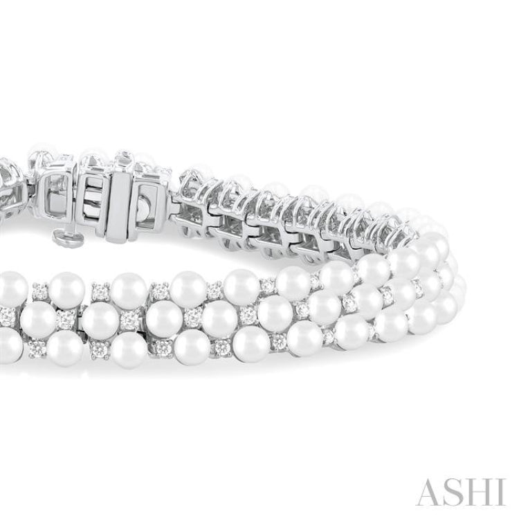 3 MM Interlocked Clover Cultured Pearl and 1 ctw Round Cut Diamond Fashion Bracelet in 14K White Gold