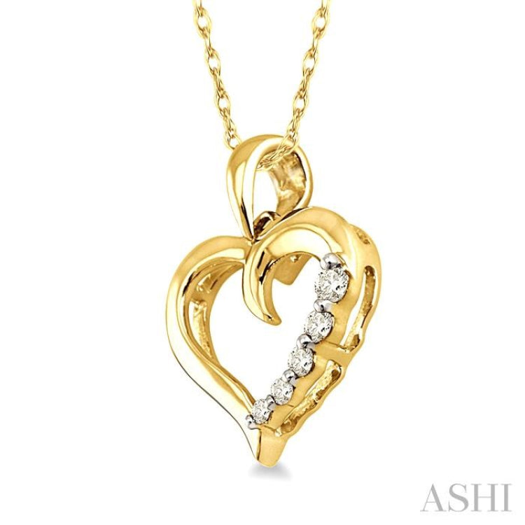 1/10 Ctw Round Cut Diamond Heart Shape Journey Pendant in 14K Yellow Gold with Chain