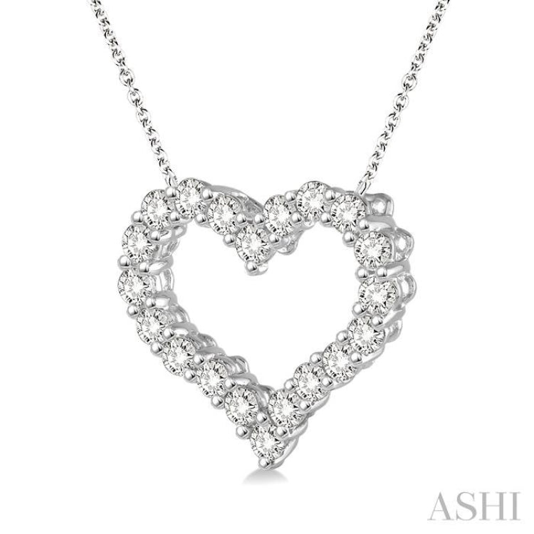 3/4 Ctw Round Cut Diamond Heart Pendant With Chain in 14K white Gold