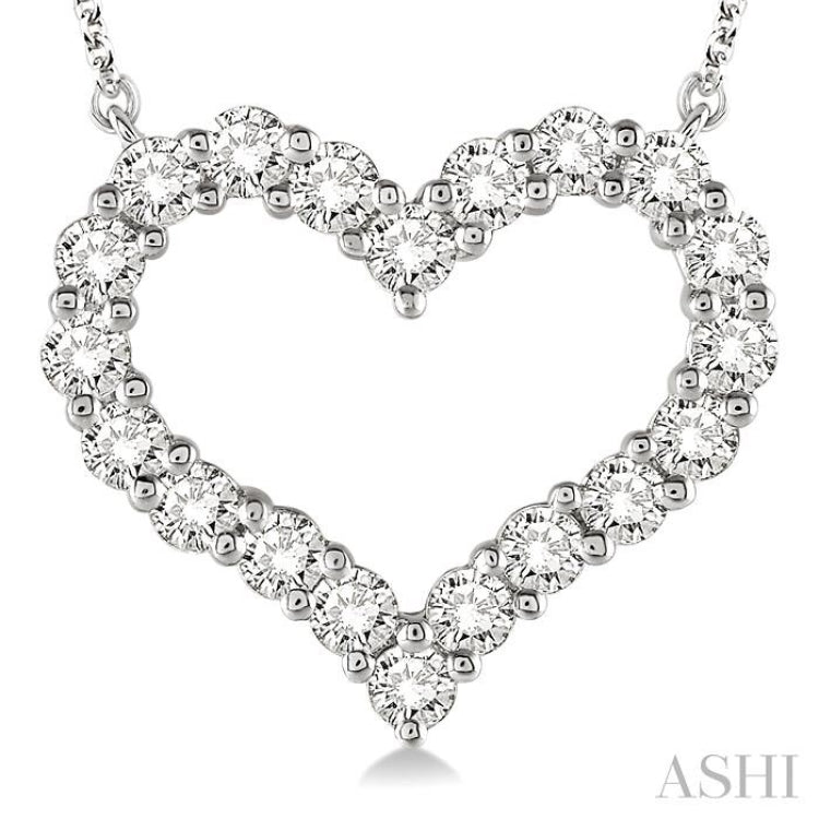 3/4 Ctw Round Cut Diamond Heart Pendant With Chain in 14K white Gold