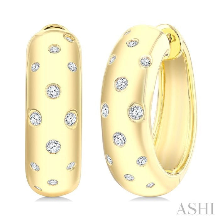1/4 Ctw Mosaic Flush Set Round Cut Diamond Fashion Hoop Earrings in 10K Yellow Gold
