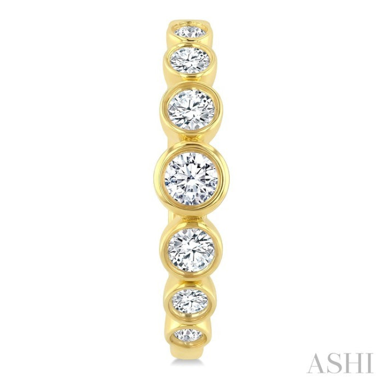 1 1/10 Ctw Graduated Bezel Set Round Cut Diamond Fashion Hoop Earrings in 14K Yellow Gold