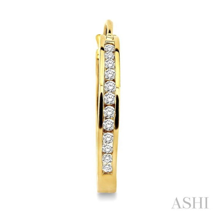 1/2 ctw Round Cut Diamond Hoop Earrings in 14K Yellow Gold