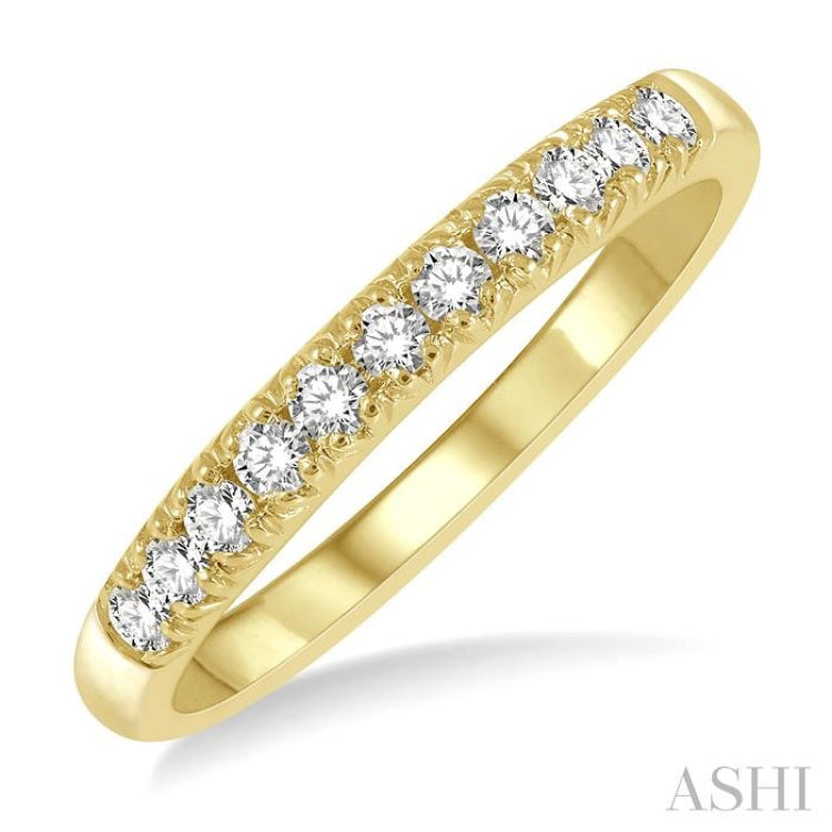 1/4 Ctw 11 Stone Round Cut Diamond Wedding Band in 14K Yellow Gold