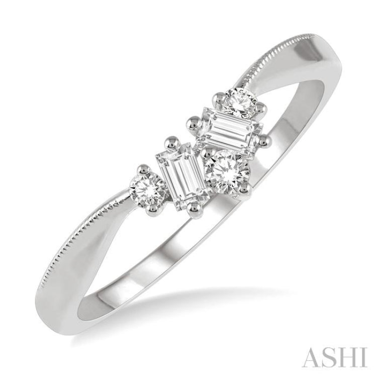 1/5 ctw Chevron Baguette and Round Cut Diamond Band in 14K White Gold