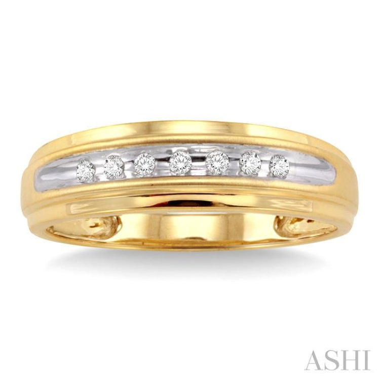 1/20 ctw Round Cut Diamond Men's Ring in 14K Yellow Gold