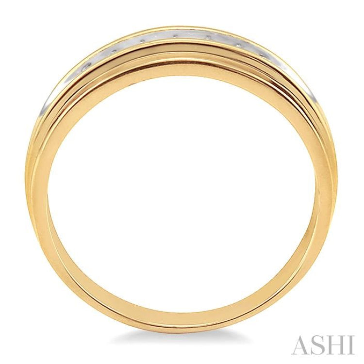 1/20 ctw Round Cut Diamond Men's Ring in 14K Yellow Gold