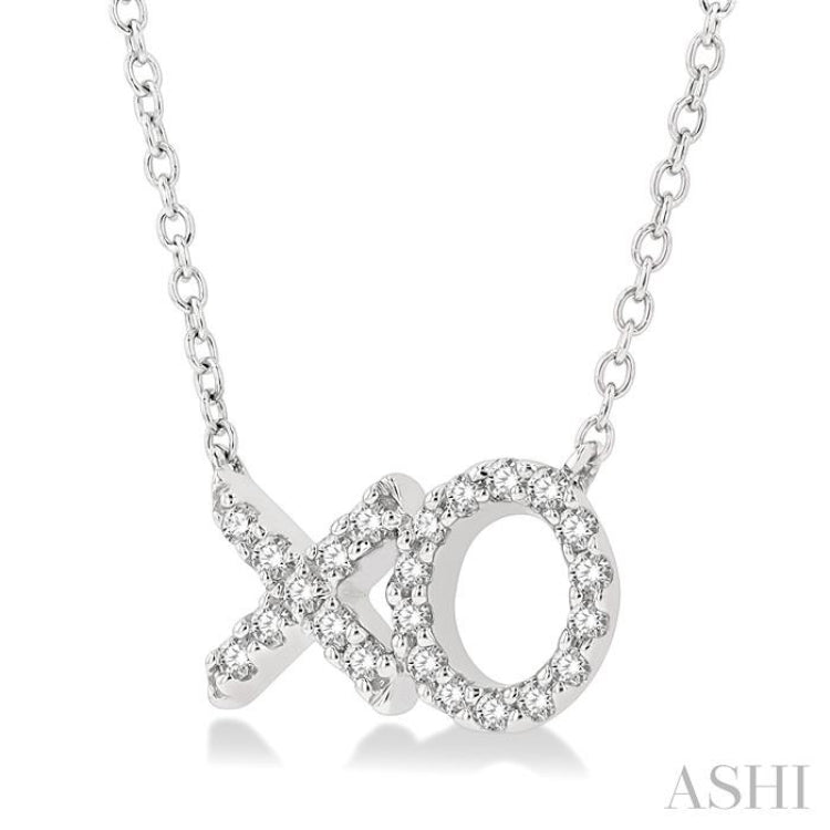 1/6 Ctw 'XO' Hugs and Kisses Round Cut Diamond Petite Fashion Pendant With Chain in 10K White Gold