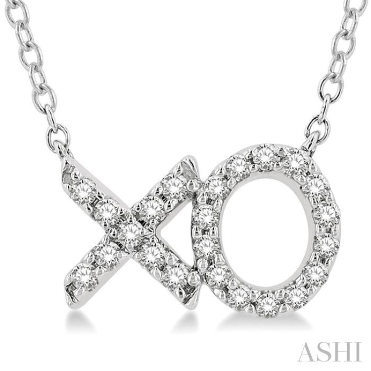 1/6 Ctw 'XO' Hugs and Kisses Round Cut Diamond Petite Fashion Pendant With Chain in 10K White Gold