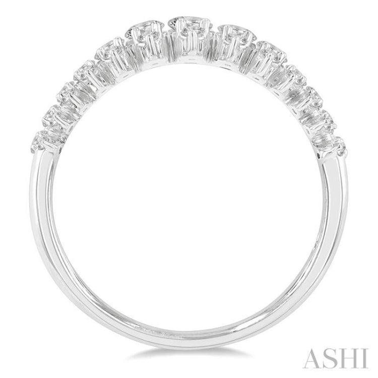 3/4 ctw Graduated Round Cut Diamond Fashion Band in 14K White Gold