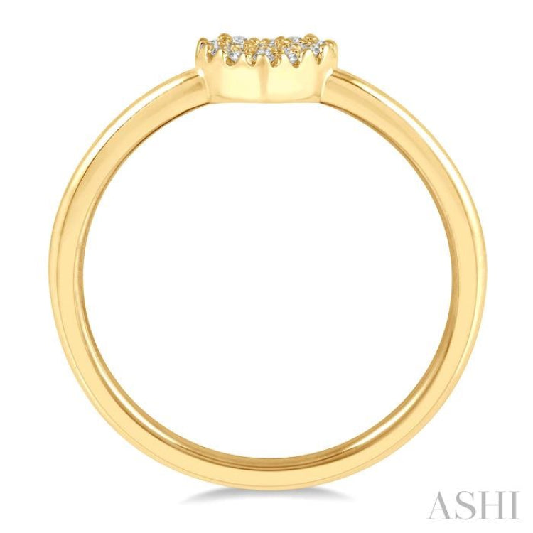 1/10 ctw Heart Charm Round Cut Diamond Petite Fashion Ring in 14K Yellow Gold