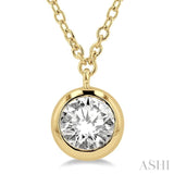 1/2 ctw Round Cut Diamond Pendant With Chain in 14K Yellow Gold