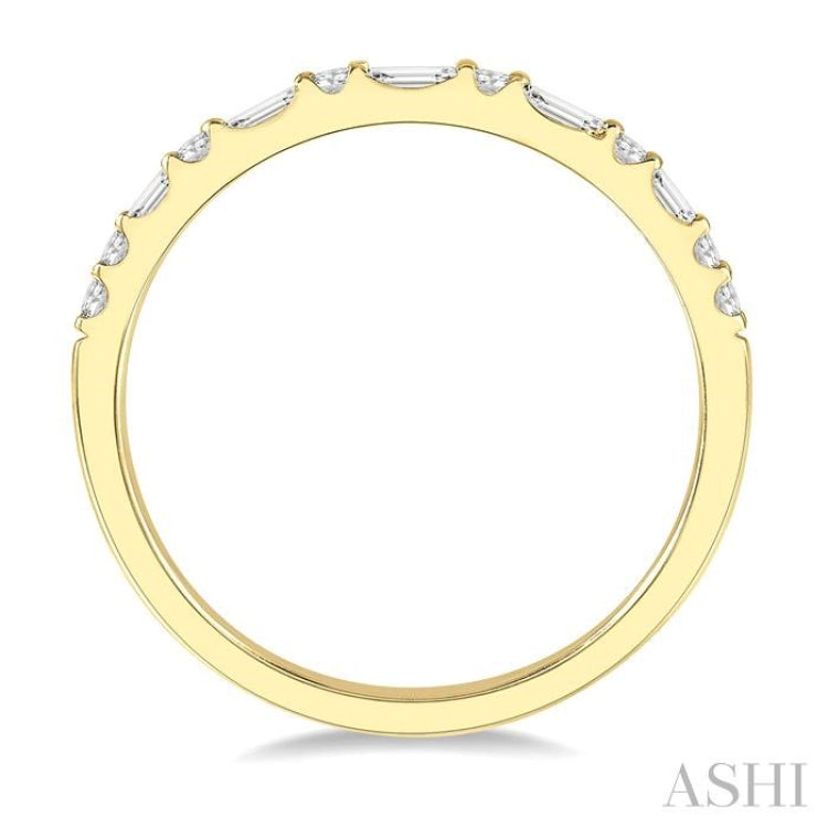 1/3 ctw Alternating Baguette and Round Cut Diamond Wedding Band in 14K Yellow Gold
