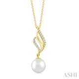 7 MM Conch Round Shape Cultured Pearl and 1/10 Ctw Conch Round Cut Diamond Fashion Pendant With Chain in 10K Yellow Gold