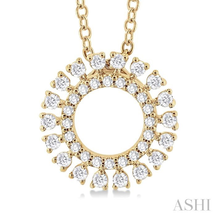 1/4 Ctw Circle Round Cut Diamond Fashion Pendant With Chain in 10K Yellow Gold
