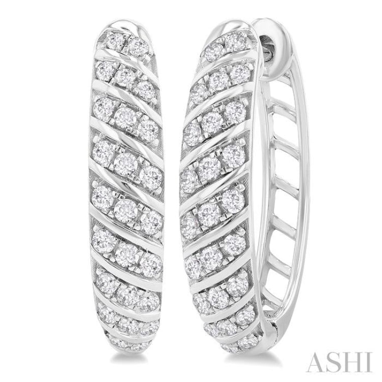 1/2 ctw Ribbed Swirl Round Cut Diamond Fashion Hoop Earring in 14K White Gold