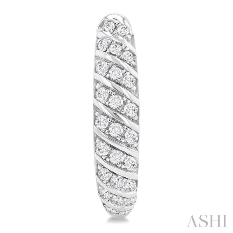 1/2 ctw Ribbed Swirl Round Cut Diamond Fashion Hoop Earring in 14K White Gold