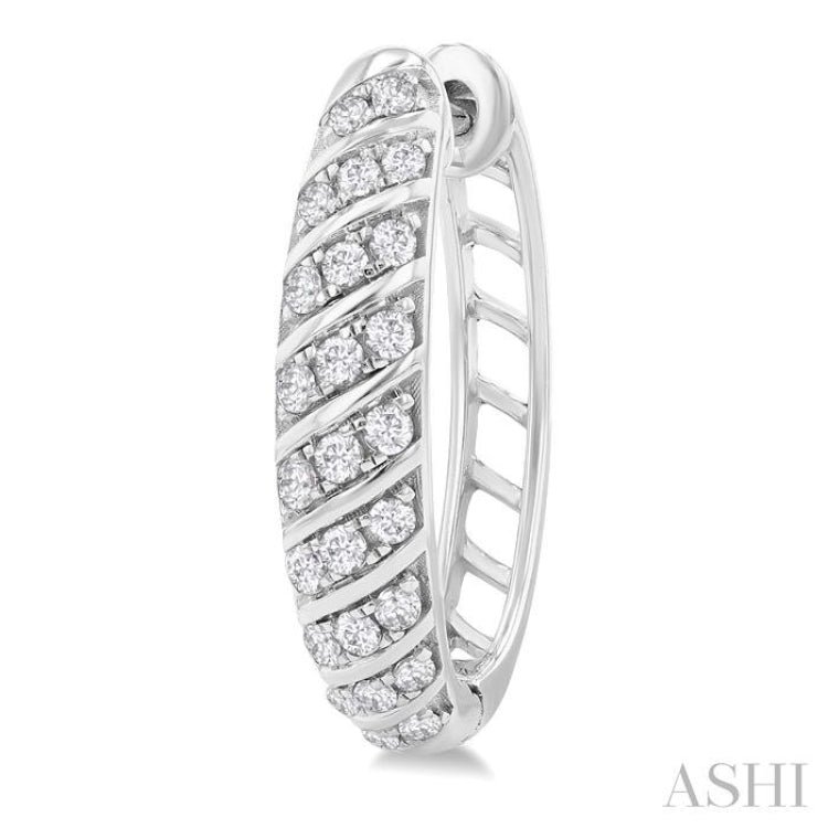 1/2 ctw Ribbed Swirl Round Cut Diamond Fashion Hoop Earring in 14K White Gold