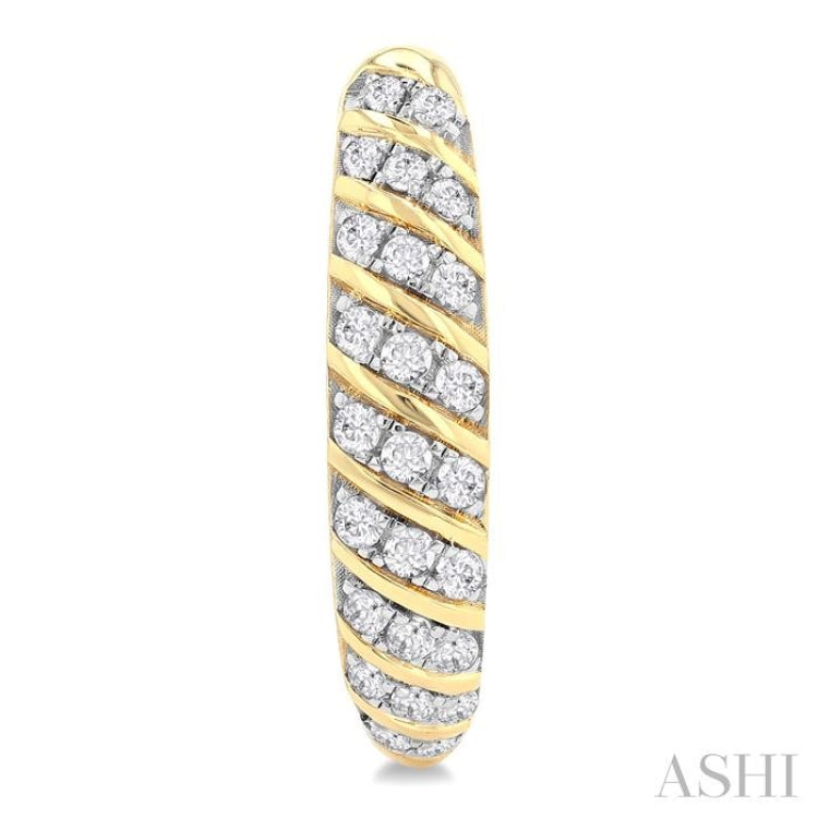 1/2 ctw Ribbed Swirl Round Cut Diamond Fashion Hoop Earring in 14K Yellow Gold