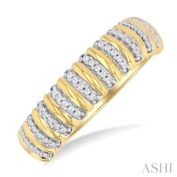 1/6 ctw Ribbed Round Cut Diamond Fashion Ring in 14K Yellow Gold