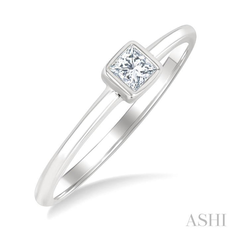 1/6 Ctw Petite Bezel Set Round Cut Diamond Fashion Ring in 10K White Gold