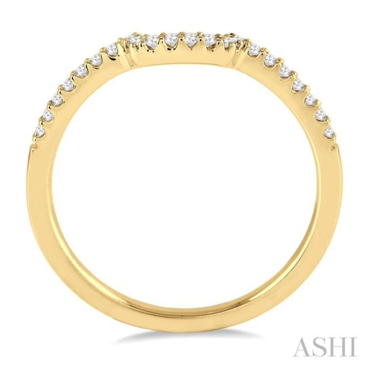 1/6 ctw Round Cut Diamond Wedding Band in 14K Yellow Gold
