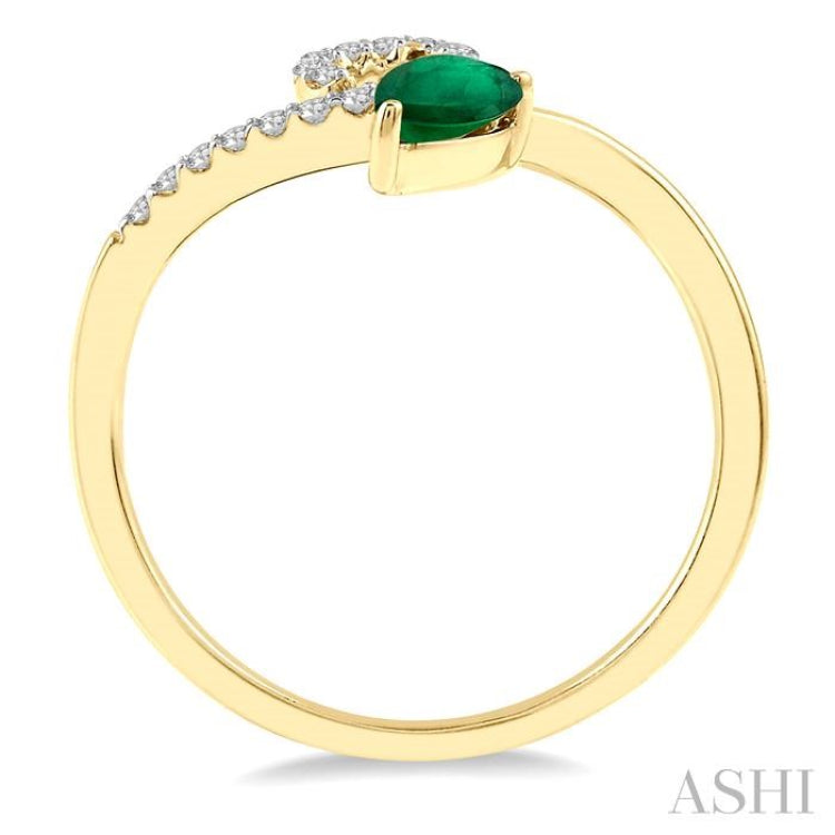 1/10 Ctw Pear Shape 6x4mm Emerald & Round Cut Diamond Precious Ring in 10K Yellow Gold