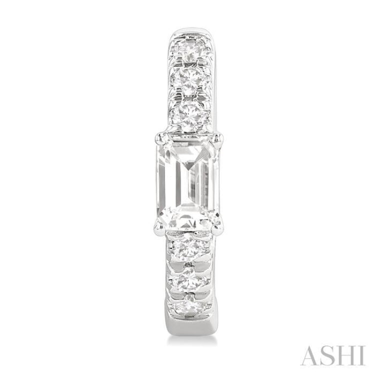.40CTRDDM PETITE HUGGIE ER WG 14K-G*