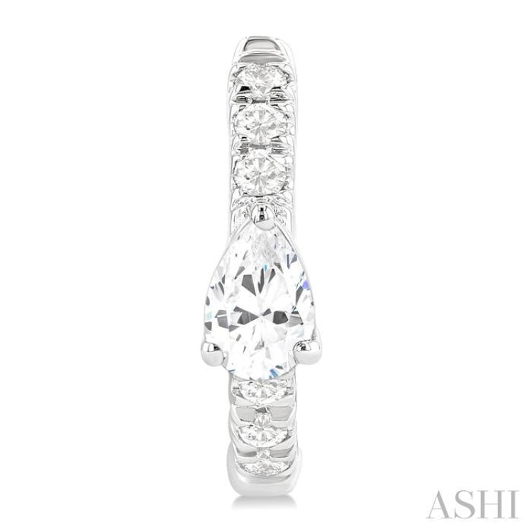 .40CTRDDM PETITE HUGGIE ER WG 14K-G*