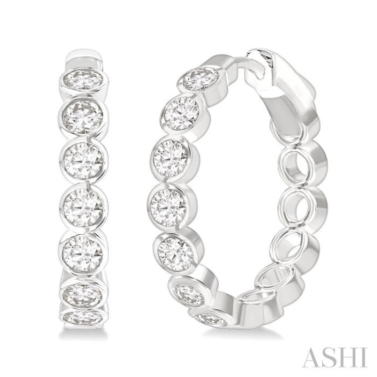 1.00CTRDDM ROUND BEZEL HOOP ER WG 14K G*