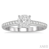 Lovebright Essential Diamond Engagement Ring