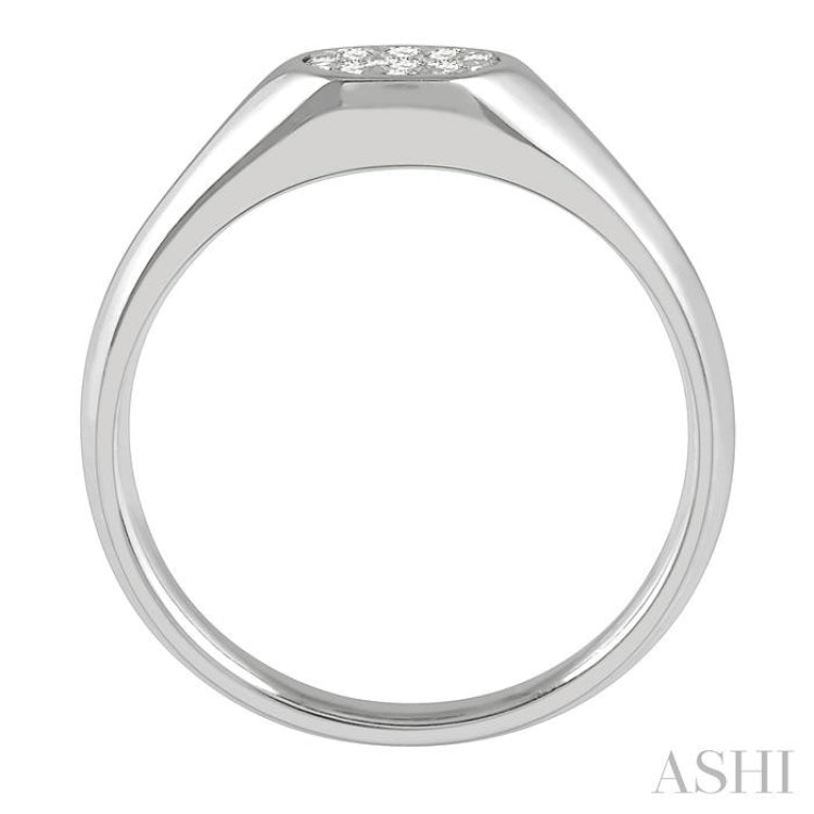 Oval Shape Lovebright Essential Diamond Signet Ring