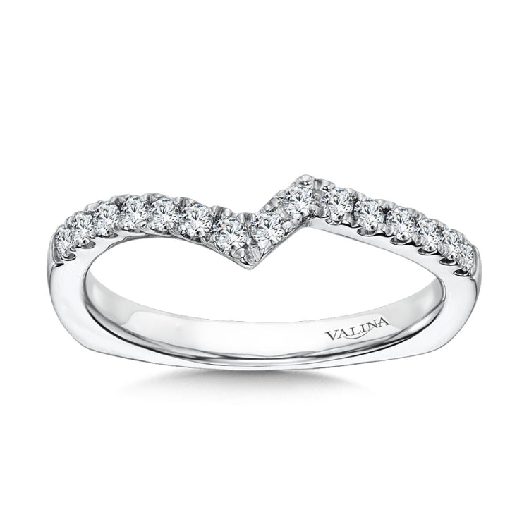 This true-fit matching wedding band is as perfect of a match for its engagement ring as you are for the one you love.
