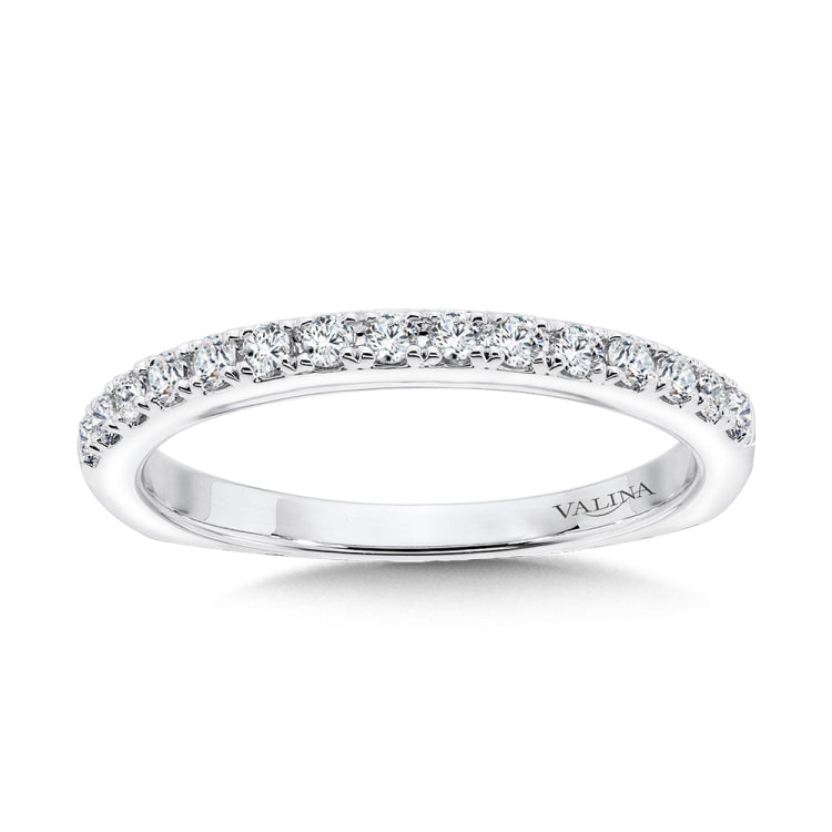 This true-fit matching wedding band is as perfect of a match for its engagement ring as you are for the one you love.