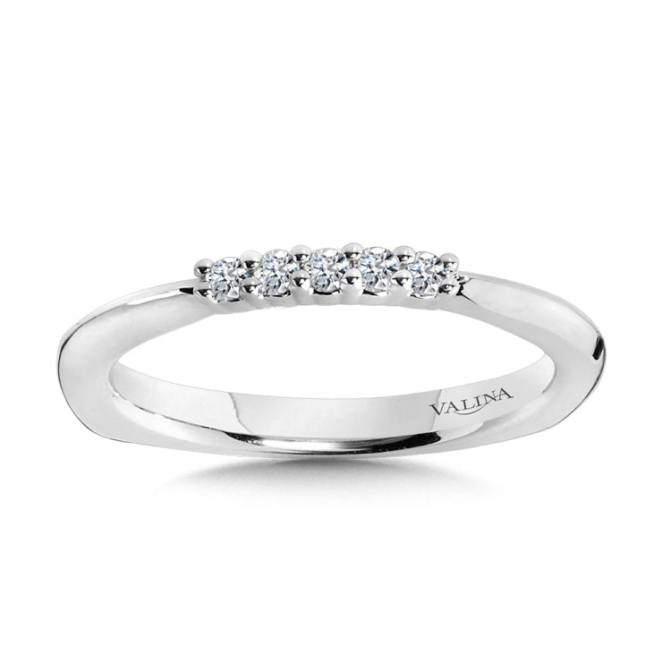 Five petite shared-prong diamonds decorate the top of this otherwise sleek and slim golden true fit matching wedding band.