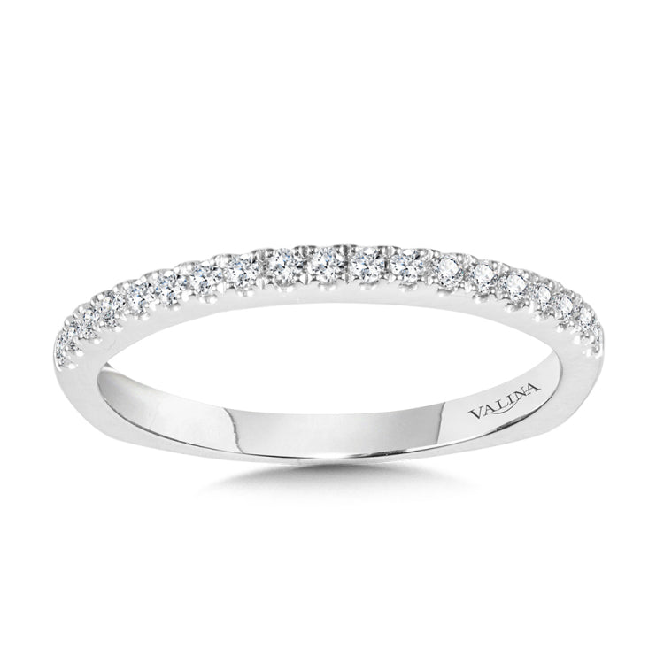 This true-fit matching wedding band is as perfect of a match for its engagement ring as you are for the one you love.