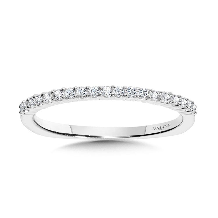 This true-fit matching wedding band is as perfect of a match for its engagement ring as you are for the one you love.