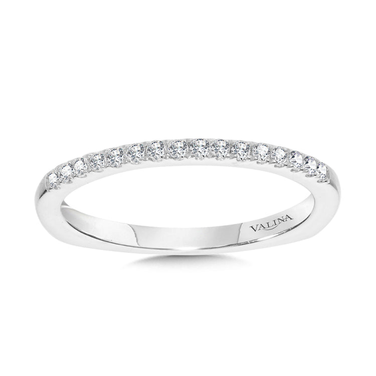 This true-fit matching wedding band is as perfect of a match for its engagement ring as you are for the one you love.